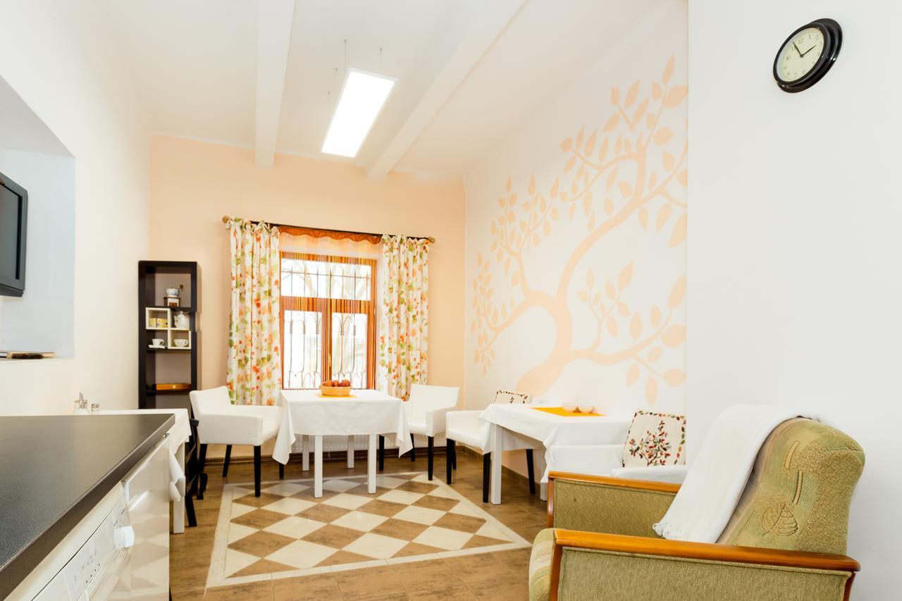 Pstrossova Vila - U Klasterni Zahrady Bechyne Luaran gambar